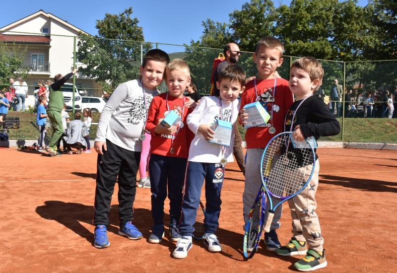 Posušje: Festival tenisa razveselio mališane 